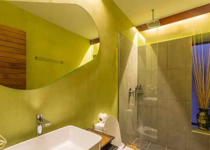 Family Style 3-bedroom Suite-near Pubstreet, Old Market By Baahu *
