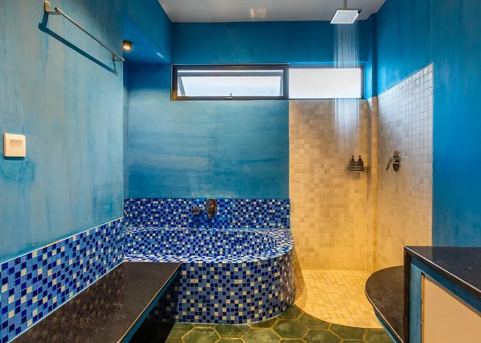 Family Style 3-bedroom Suite-near Pubstreet, Old Market By Baahu