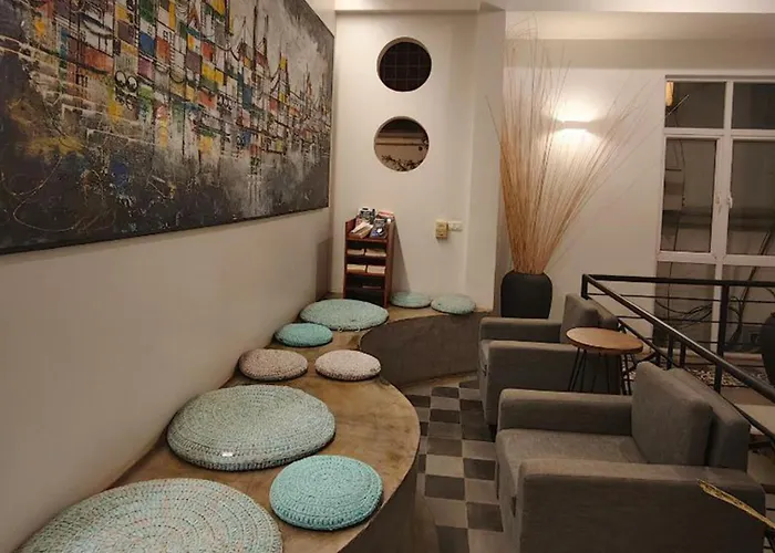 Family Style 3-bedroom Suite-near Pubstreet, Old Market By Baahu