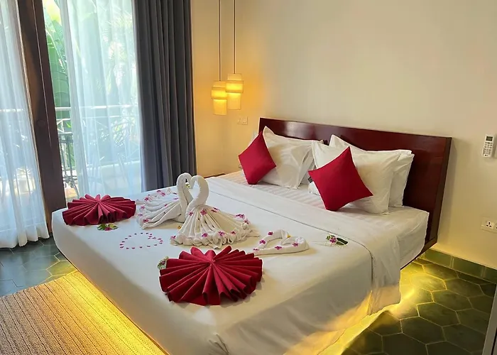 Family Style 3-bedroom Suite-near Pubstreet, Old Market By Baahu