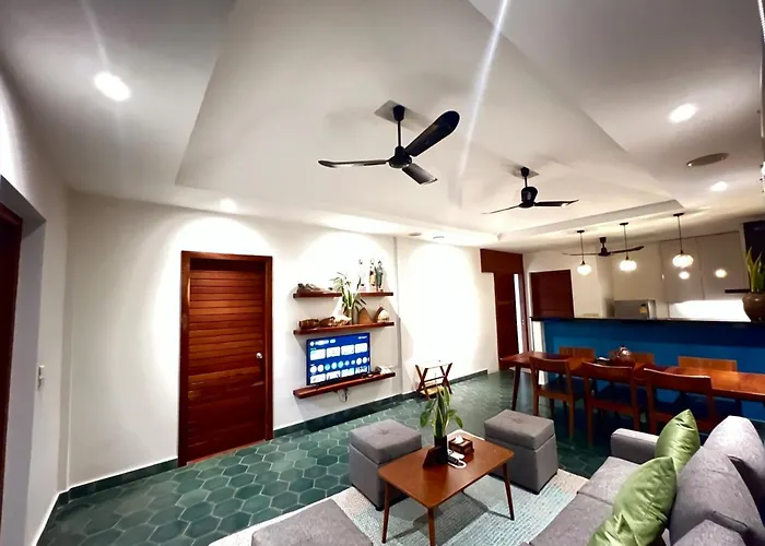 Family Style 3-bedroom Suite-near Pubstreet, Old Market By Baahu *