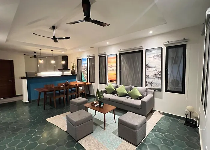 Family Style 3-bedroom Suite-near Pubstreet, Old Market By Baahu