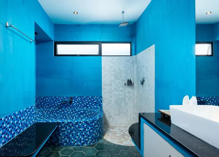 Family Style 3-bedroom Suite-near Pubstreet, Old Market By Baahu