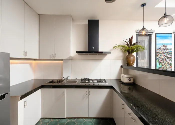 Family Style 3-bedroom Suite-near Pubstreet, Old Market By Baahu